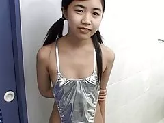 角質の娘はオリンピックの賭けを失った後に性交しなければならない