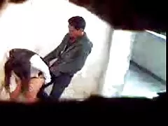 プールで犯された泡の小柄なクリスタルレイ
