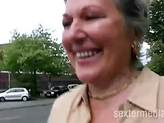 ロミ・レインはプールテーブルの上で彼女のココを揺らす