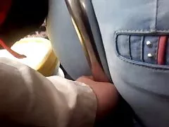 異人種レズビアンマッサージのシーン