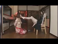 キャリー＆キャットは自分自身を笑って喘ぐ
