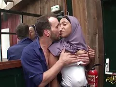 Leyre Pajonはスペインの美人で、たくさんの雄鶏を扱う準備ができています