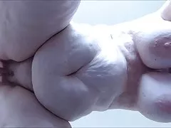 敗者はAlexis Adamsの猫を食べる