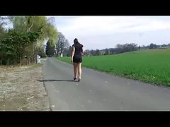 フレキシブルなバレリーナティーンルーシー彼女の脚を広げる